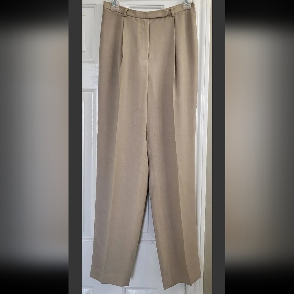 Liz Claiborne slacks in Cream Size 6